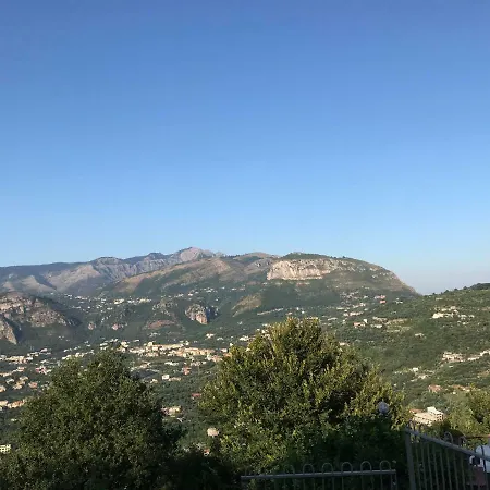 Oda ve Kahvaltı Monica 4*