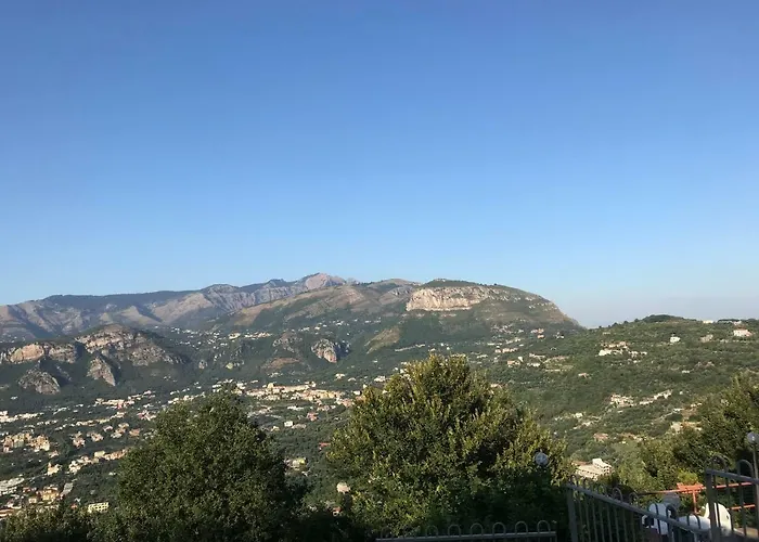 Couette-café Monica 4*